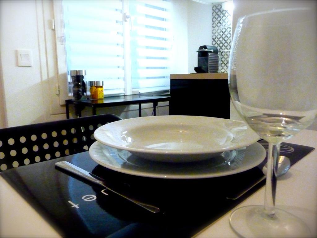 شقة Duplex De Charme Au Coeur De Montmartre باريس الغرفة الصورة